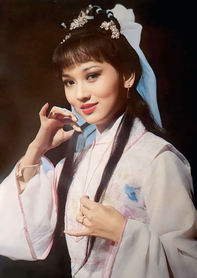 "Nữ thần không tuổi", U80 vẫn khán giả mê mẩn bởi vẻ đẹp sang trọng, quý phái - Ảnh 3.