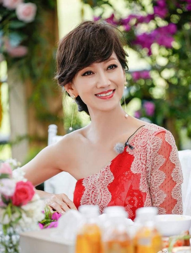 "Nữ thần không tuổi", U80 vẫn khán giả mê mẩn bởi vẻ đẹp sang trọng, quý phái - Ảnh 4.