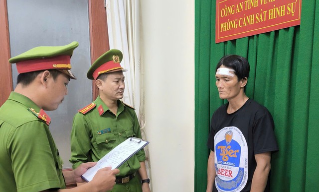 Bắt kẻ đâm tử vong người đàn ông đi ăn cơm tấm cùng bạn gái - Ảnh 1.