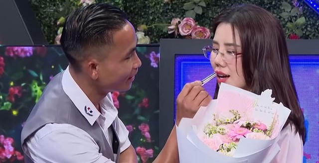 Người đàn ông 40 tuổi tha thiết xin bấm nút hẹn hò, mẹ đơn thân vẫn từ chối - Ảnh 1.