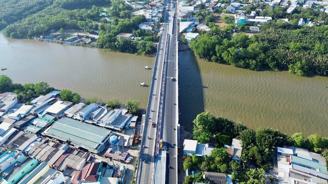 Liên kết vùng Tp.HCM - Long An - Tiền Giang rộng mở từ tuyến đường 6 làn xe sắp "về đích"- Ảnh 10.