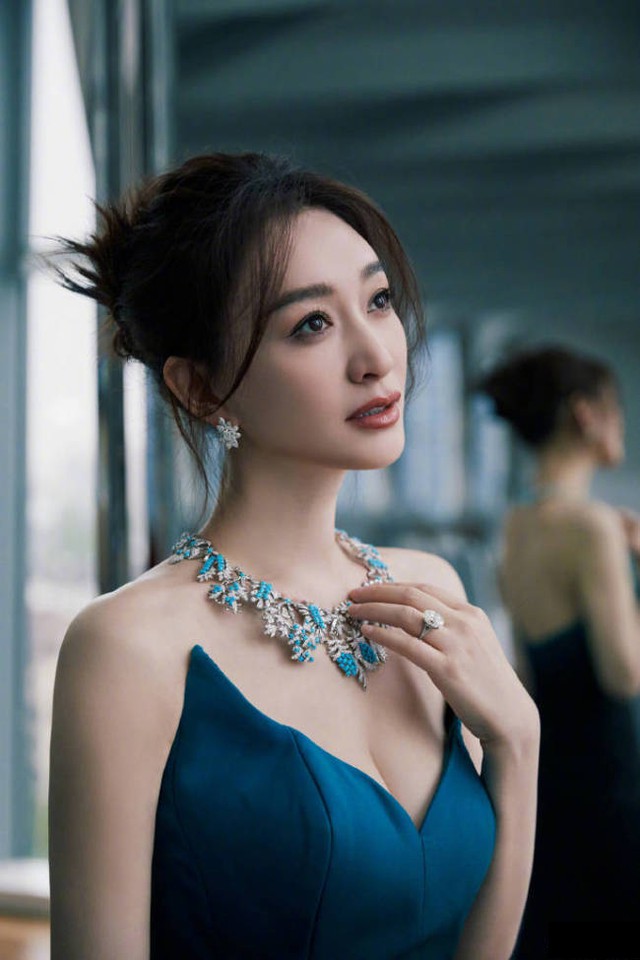 Vượt qua nỗi buồn sau hôn nhân đổ vỡ - Chị đẹp tự thưởng cho mình siêu xe tiền tỷ - Ảnh 1.