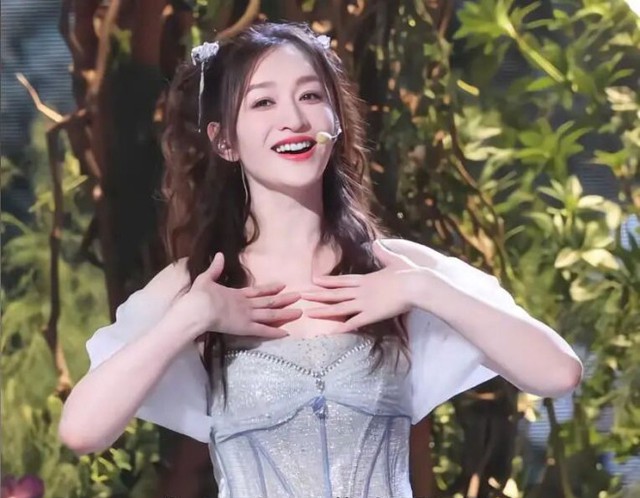Vượt qua nỗi buồn sau hôn nhân đổ vỡ - Chị đẹp tự thưởng cho mình siêu xe tiền tỷ - Ảnh 4.