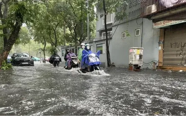Áp thấp nhiệt đới quần thảo trên Vịnh Bắc Bộ, 6 tỉnh thành có mưa to nhất - Ảnh 2.