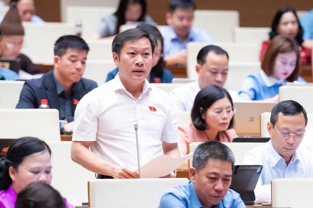 Đại biểu Quốc hội đề nghị nâng ưu tiên bố trí ngân sách cho chính sách tiền lương - Ảnh 1.
