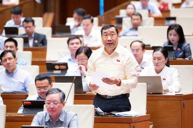 Đề xuất cơ chế chuyển tiếp giảm 30% thuế khi doanh thu "vượt không đáng kể" ngưỡng 10 tỷ đồng - Ảnh 1.