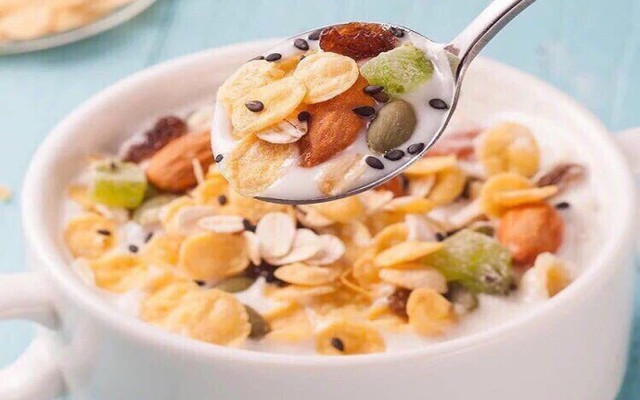 Những loại thực phẩm có thể làm tăng đường huyết nhanh hơn đồ ngọt - Ảnh 3.