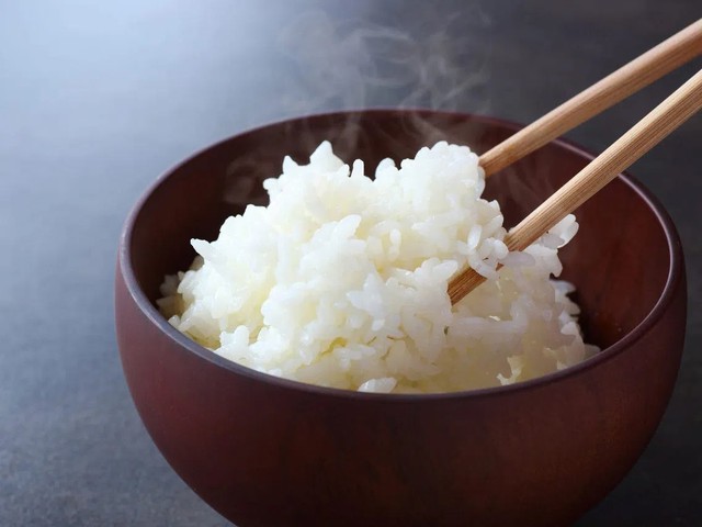 Những loại thực phẩm có thể làm tăng đường huyết nhanh hơn đồ ngọt - Ảnh 2.
