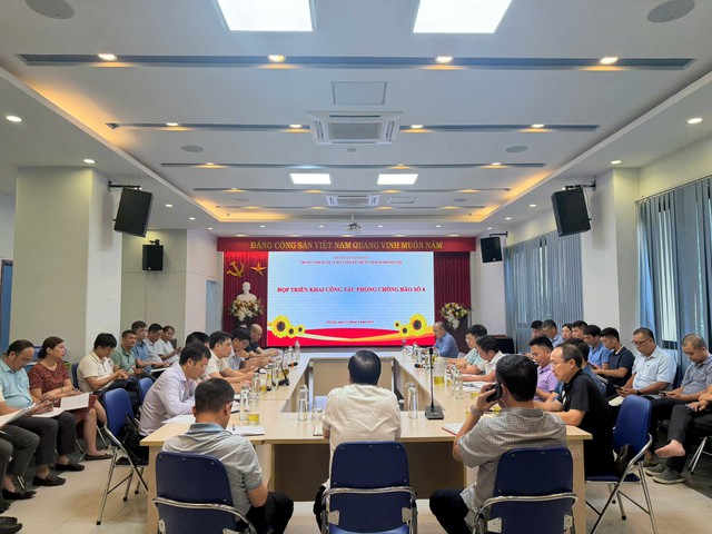 Hà Nội huy động 2.500 người và hàng trăm phương tiện ứng phó bão số 4- Ảnh 1.