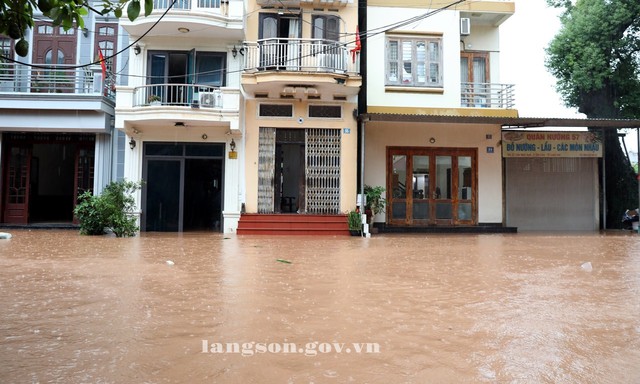 Lạng Sơn: Một người chết, hàng nghìn ngôi nhà bị ảnh hưởng do bão số 4- Ảnh 3.