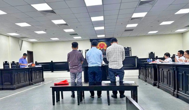 Cựu Hiệu trưởng "ăn chặn" tiền hỗ trợ A80 của sinh viên khai do "ký vội" - Ảnh 1.