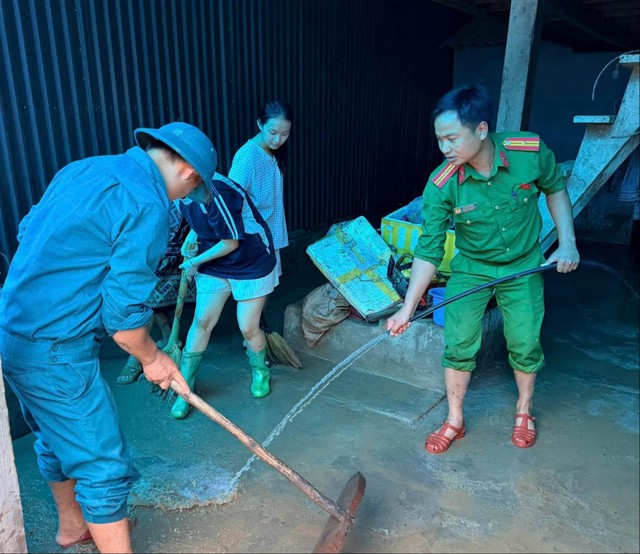 Mường Lát hoãn tựu trường vì mưa lũ, nhiều địa bàn bị chia cắt, cô lập- Ảnh 4.