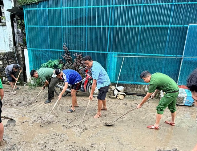 Mường Lát hoãn tựu trường vì mưa lũ, nhiều địa bàn bị chia cắt, cô lập- Ảnh 3.