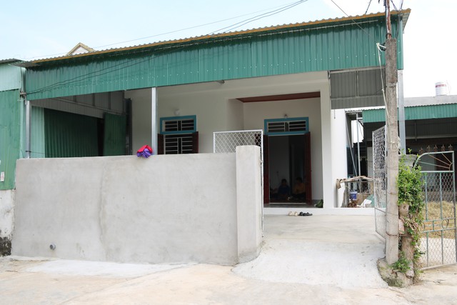 Chương trình “Vì người nghèo” Nghệ An: Thắp lửa yêu thương dưới những mái nhà kiên cố - Ảnh 1.