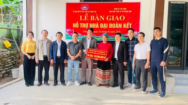 Chương trình “Vì người nghèo” Nghệ An: Thắp lửa yêu thương dưới những mái nhà kiên cố - Ảnh 6.