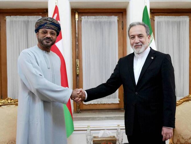 Iran tuy&ecirc;n bố, eo biển Hormuz vẫn đ&oacute;ng cửa - Ảnh 1.