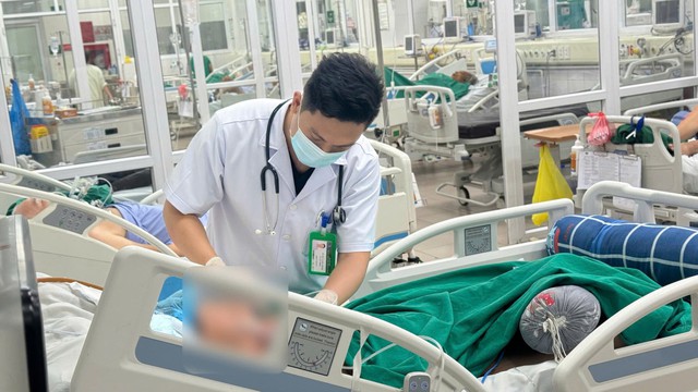 Người đ&agrave;n &ocirc;ng 54 tuổi đột ngột mất &yacute; thức sau sốt cao, đau đầu - Ảnh 1.