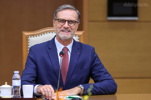 Thủ tướng tiếp Đại sứ Pháp tại Việt Nam Olivier Brochet đến chào từ biệt - Ảnh 3.