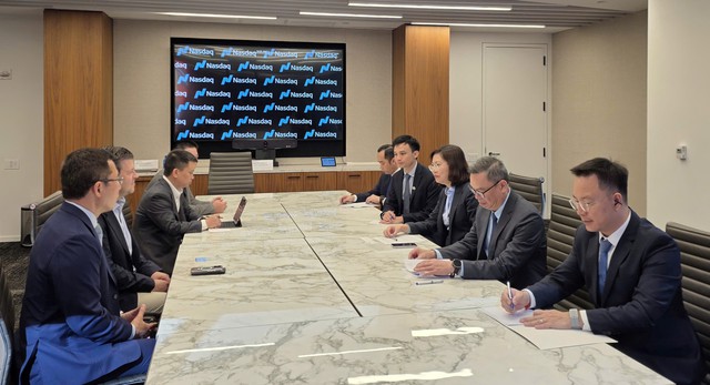 Chủ tịch UBCKNN Vũ Thị Chân Phương làm việc với Phó Chủ tịch Nasdaq - Ảnh 1.