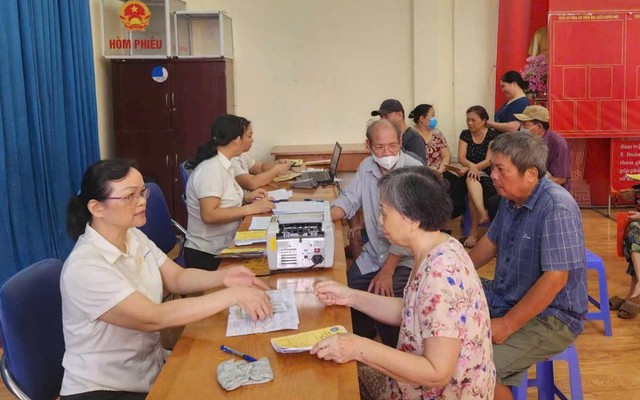 Từ th&aacute;ng 10/2026, những trường hợp n&agrave;y th&ocirc;i hưởng trợ cấp x&atilde; hội hằng th&aacute;ng - Ảnh 1.