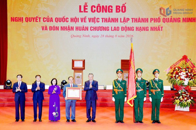 Tổng B&iacute; thư, Chủ tịch nước T&ocirc; L&acirc;m dự Lễ c&ocirc;ng bố th&agrave;nh lập th&agrave;nh phố Quảng Ninh- Ảnh 3.