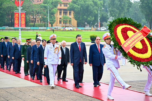 L&atilde;nh đạo Đảng, Nh&agrave; nước v&agrave;o Lăng viếng Chủ tịch Hồ Ch&iacute; Minh nh&acirc;n dịp Quốc kh&aacute;nh 2/9 - Ảnh 1.