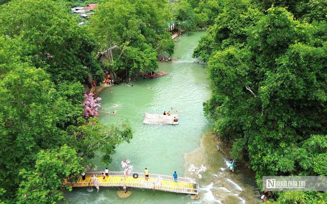 Vụ nước sông chuyển màu đen, hôi tanh 5km: Chính quyền đề nghị công an vào cuộc- Ảnh 2.