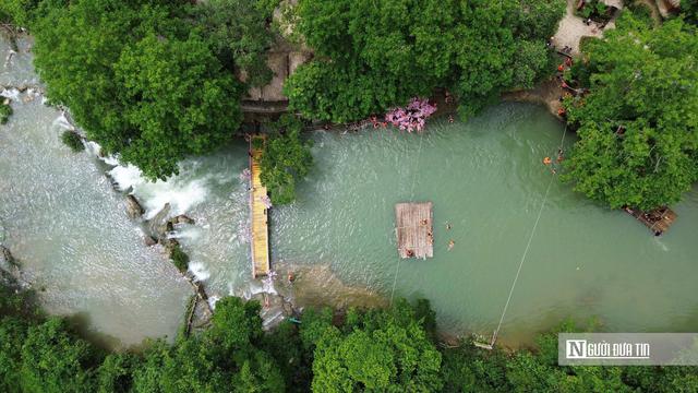 Vụ nước sông chuyển màu đen, hôi tanh 5km: Chính quyền đề nghị công an vào cuộc- Ảnh 3.