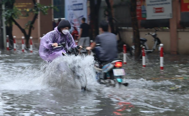 Dự báo thời tiết 3/8/2026: Miền Bắc đối mặt đợt mưa lớn nhất tuần, bao giờ thì kết thúc? - Ảnh 1.