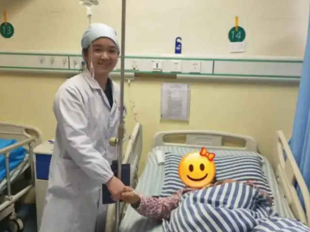 Người phụ nữ 56 tuổi nguy kịch vì nốt đen "lạ" mọc trên người - Ảnh 2.
