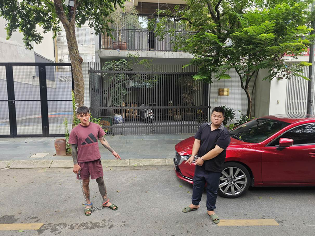 Khởi tố 3 đối tượng đập kính xe ô tô trộm cắp tài sản- Ảnh 1.