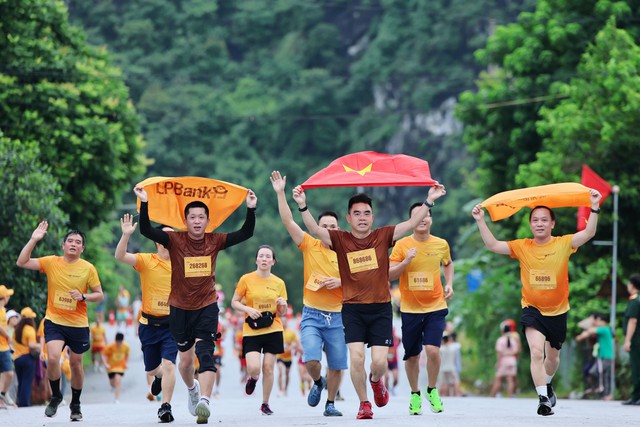 Giải Marathon Quốc tế VTV LPBank 2026: Gần 5.000 vận động vi&ecirc;n chinh phục cung đường di sản V&acirc;n Long- Ảnh 3.