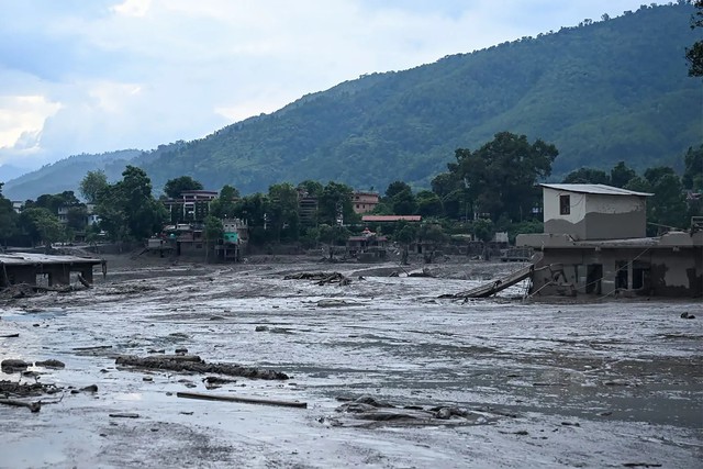 Lũ quét ở Nepal: Bao nhiêu người thiệt mạng, mất tích?- Ảnh 2.