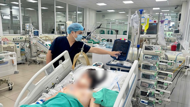 Bé gái 14 tuổi sốt một tuần, bác sĩ phát hiện “thủ phạm” bất ngờ dưới ngực- Ảnh 1.