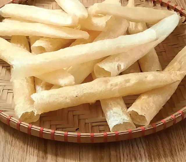 Loài cá "độc lạ" dài hàng mét, chứa "báu vật" ở bụng có giá cả triệu đồng/kg - Ảnh 3.