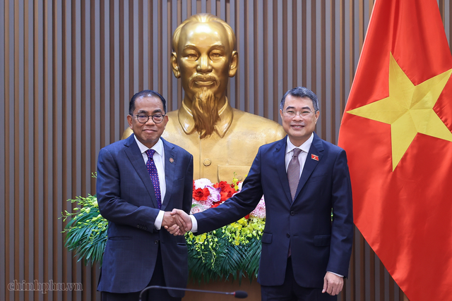 Thủ tướng Lê Minh Hưng tiếp Bộ trưởng Quốc phòng Malaysia - Ảnh 1.
