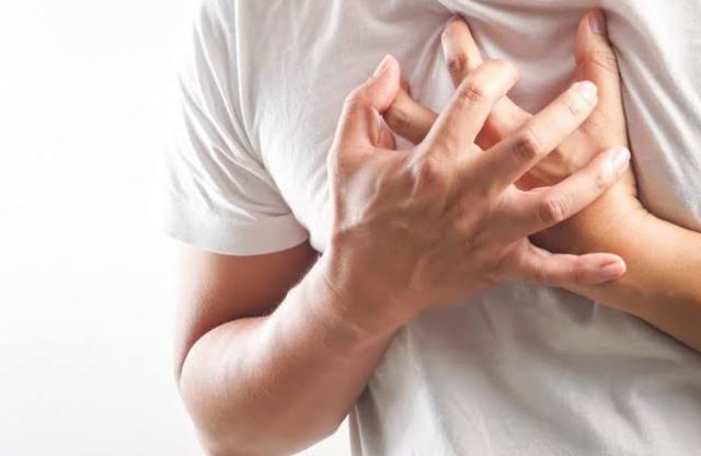 Người đàn ông 30 tuổi suýt tử vong vì bỏ qua dấu hiệu "lạ" - Ảnh 1.