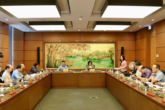 Bộ trưởng VHTT&DL lo ngại nhiều gi&aacute; trị nguy&ecirc;n gốc, n&eacute;t đặc sắc của n&ocirc;ng th&ocirc;n đang bị "b&ecirc; t&ocirc;ng h&oacute;a" - Ảnh 2.