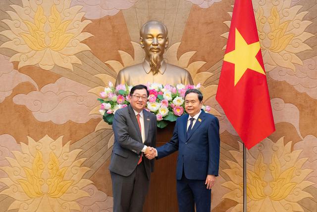Chủ tịch Quốc hội Trần Thanh Mẫn tiếp Đại sứ Malaysia Tan Yang Thai chào từ biệt - Ảnh 1.