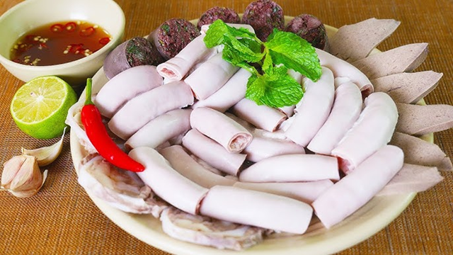 6 nh&oacute;m người n&ecirc;n n&oacute;i "kh&ocirc;ng" với l&ograve;ng lợn: M&oacute;n kho&aacute;i khẩu c&oacute; thể tiềm ẩn nhiều rủi ro sức khỏe - Ảnh 1.