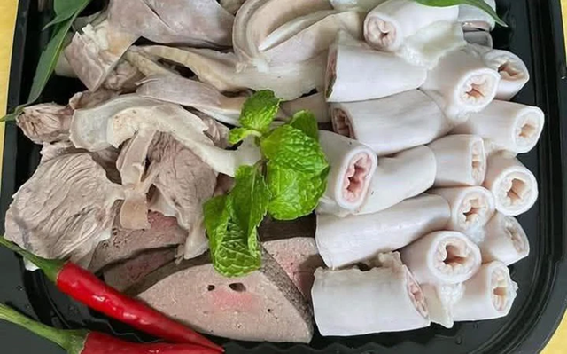 6 nh&oacute;m người n&ecirc;n n&oacute;i "kh&ocirc;ng" với l&ograve;ng lợn: M&oacute;n kho&aacute;i khẩu c&oacute; thể tiềm ẩn nhiều rủi ro sức khỏe - Ảnh 2.