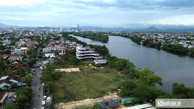 Cảnh vắng lặng ở dự án tổ hợp thương mại hơn 200 tỷ đồng ven sông Hương- Ảnh 1.