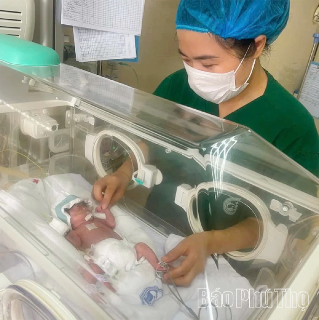 Kỳ t&iacute;ch cứu sống em b&eacute; sinh non 25 tuần, nặng chưa đầy 700 gram- Ảnh 1.