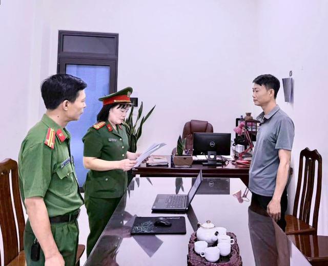 Công nhân ngã từ cột điện xuống đất tử vong, cai thầu bị khởi tố- Ảnh 1.