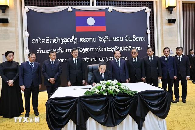 Chủ tịch Quốc hội Trần Thanh Mẫn viếng Chủ tịch Quốc hội Lào tại Vientiane - Ảnh 4.