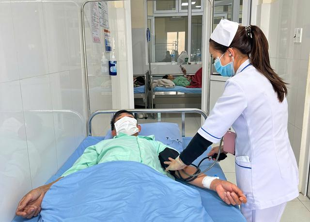 Siết từ nguồn nguyên liệu, Lâm Đồng ngăn nguy cơ ngộ độc thức ăn đường phố- Ảnh 2.