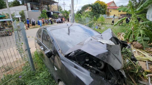 Ô tô đâm vào trong tâm giữ trẻ, 16 người bị thương- Ảnh 1.