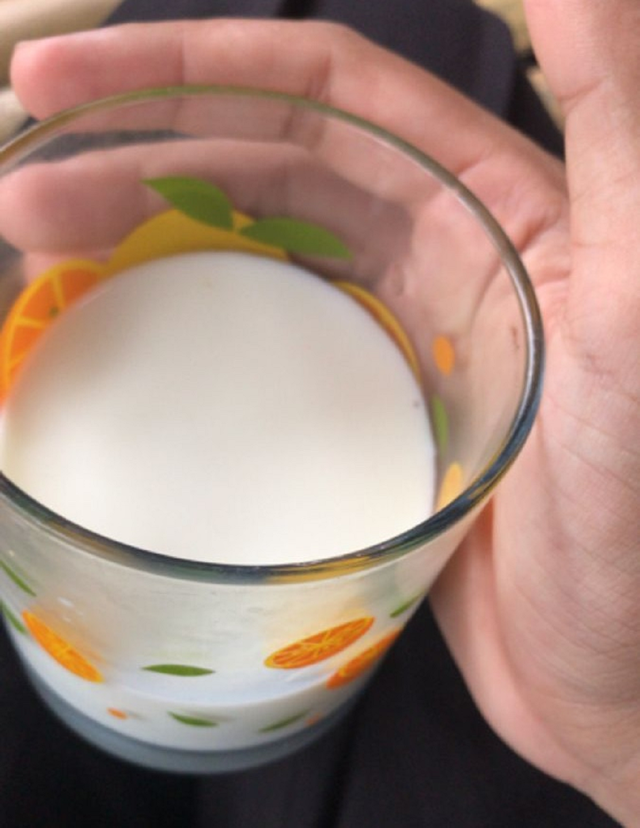 Uống 2,5 l&iacute;t sữa đậu n&agrave;nh mỗi ng&agrave;y, người đ&agrave;n &ocirc;ng 30 tuổi "ng&atilde; ngửa" khi đi kh&aacute;m- Ảnh 1.