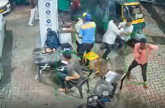 Bị vòi bơm xăng đập trúng đầu, nam nhân viên tử vong - Ảnh 1.