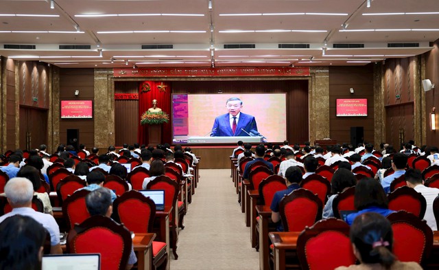 Hà Nội chuyển trọng tâm công tác tư tưởng sang dẫn dắt nhận thức xã hội - Ảnh 1.